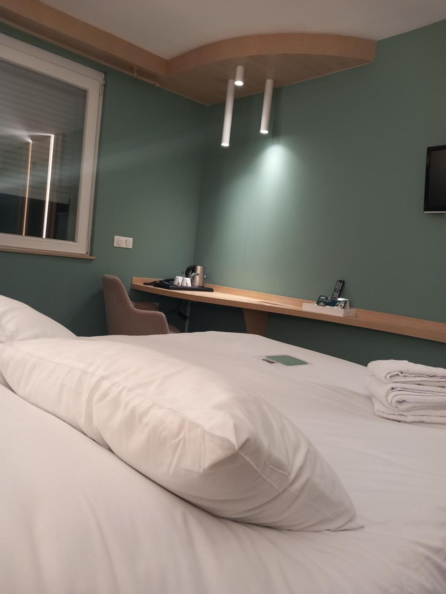 Hotel Aster Restaurant Aux Arcades 브리에 외부 사진