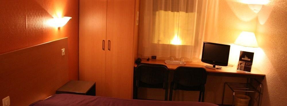 Hotel Aster Restaurant Aux Arcades 브리에 외부 사진