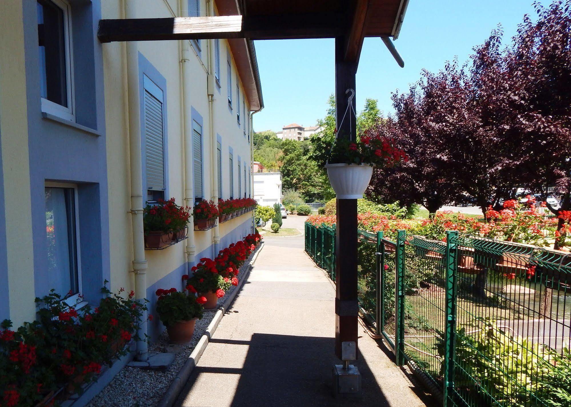 Hotel Aster Restaurant Aux Arcades 브리에 외부 사진